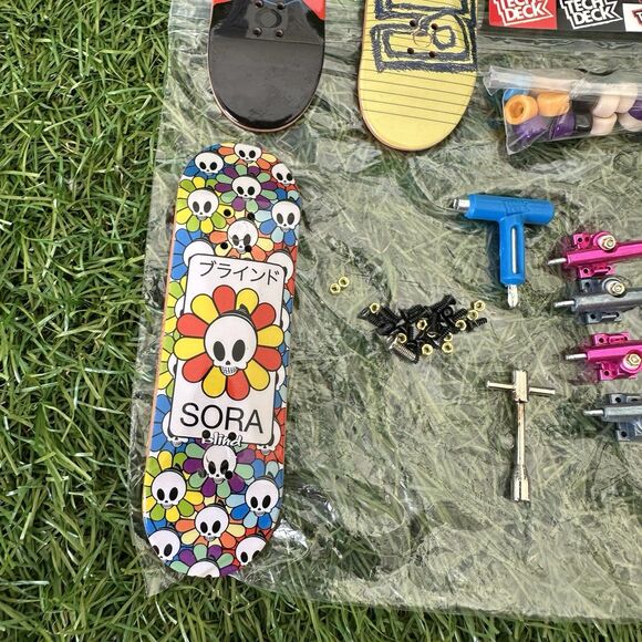 Vintage Y2K Tech Deck Blind Toy Skateboard Lot Of 5 Skeletons Wheels Tool Screws - Picture 8 of 12